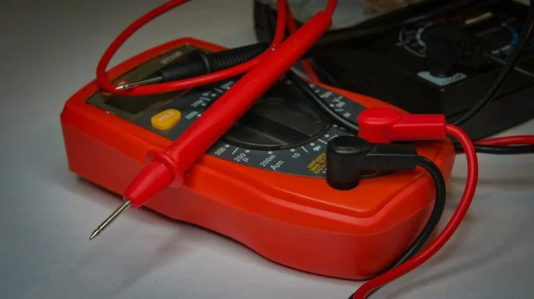 Tester un électrificateur de clôture : méthode en 3 mesures